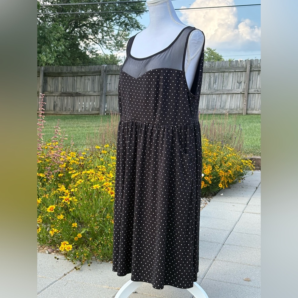 Torrid Women’s Scoop Neck Stretch Fit-Flare Polkadot Sleeveless Dress in Size 2 - Picture 3 of 8